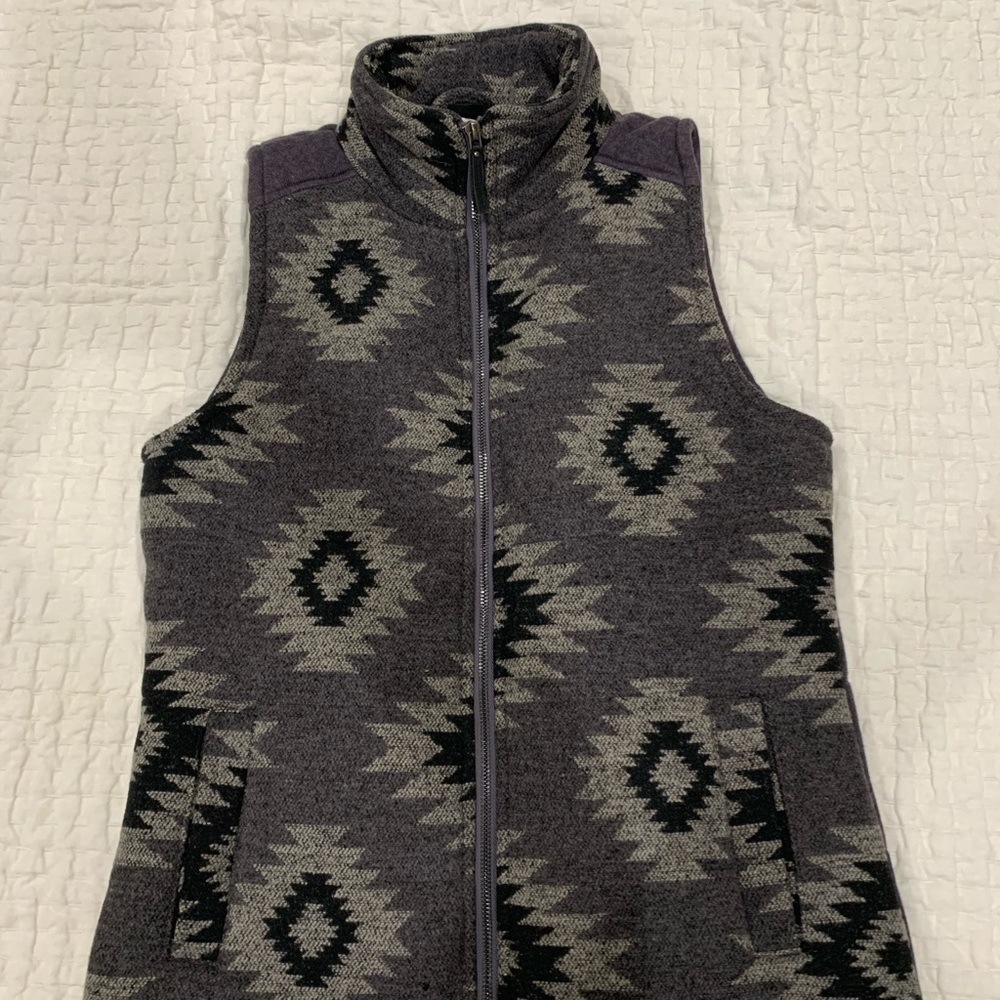 Cruel Women’s gray/black Aztec Vest.